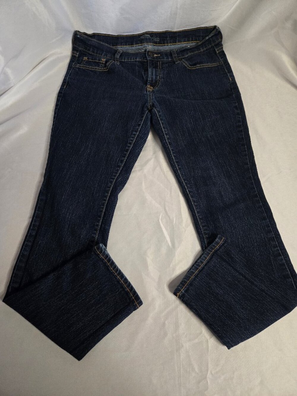 Old Navy Women's Flirt Skinny Jeans. (10) 32W